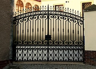 Kovaná brána v barokním stylu Jílové u Prahy