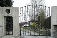 kovaná brána a branka - moderní
